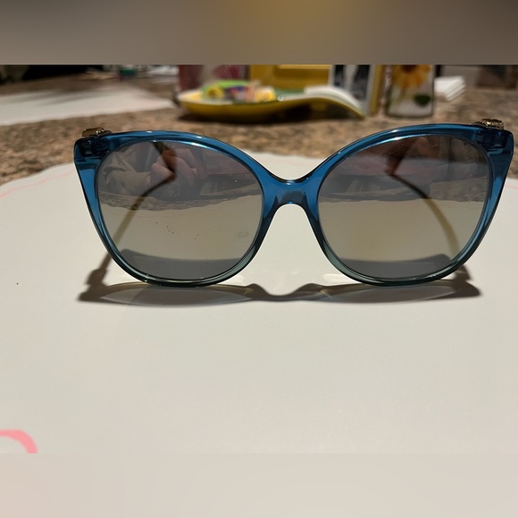 Gucci Oversize Rectangle-Frame Cat Eye Translucent Blue Acetate Sunglasses - Picture 5 of 8